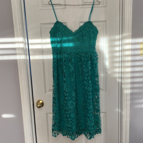 Teal lace dress boohoo - Picture 3 of 3